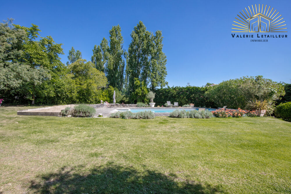 Vente Maison Magnifique maison de caractère de 368m2 avec une dépendance dans un écrin de verdure de plus de  2000m2 Carbon blanc