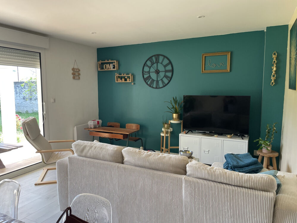 LOGEMENT SITUE AU REZ DE CHAUSSEE D'UNE MAISON TROIS CHAMBRES TERRASSE JARDIN DE 858 M2