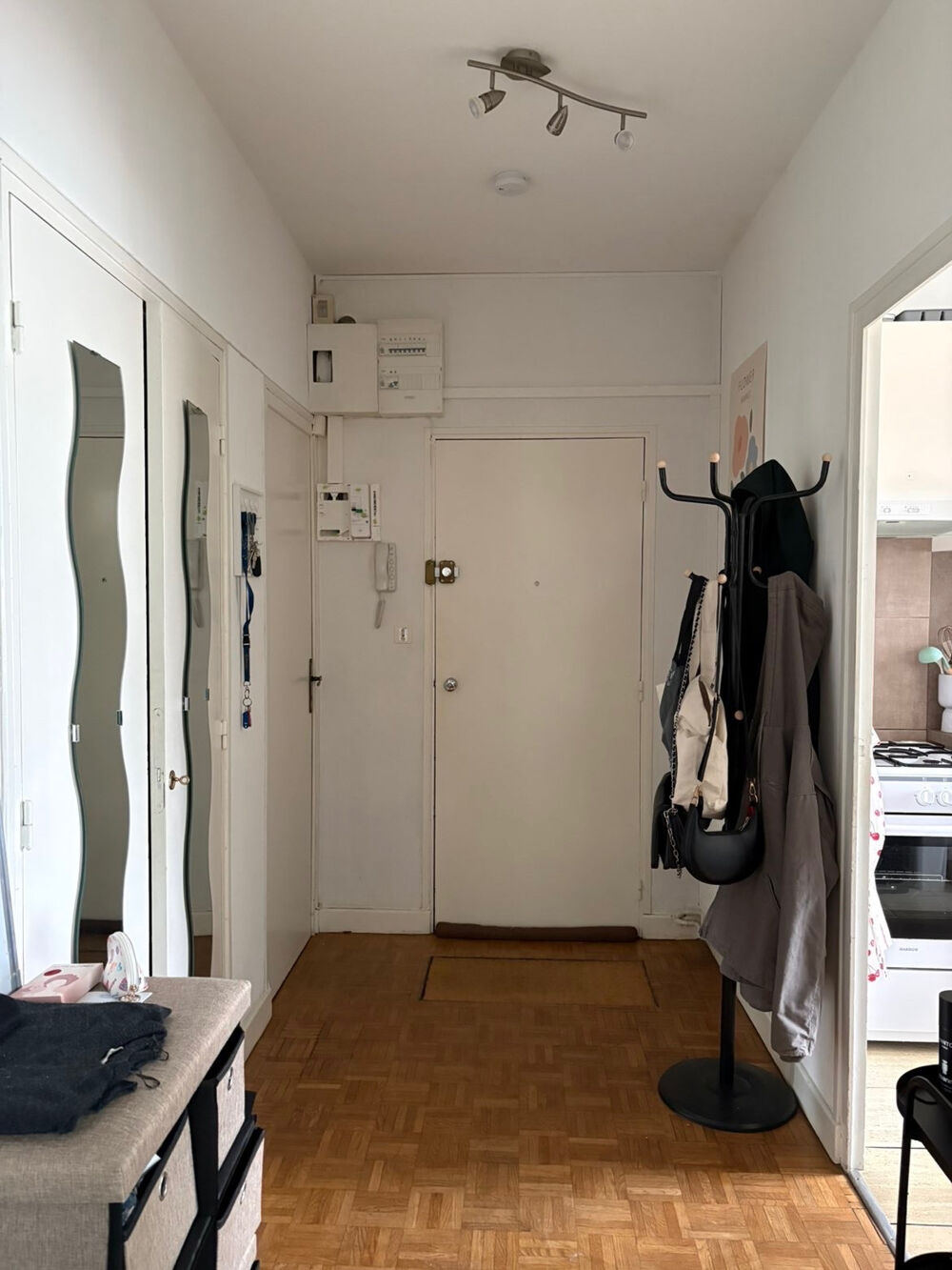 Cognac, Appartement T3 avec garage, place de parking et cave.