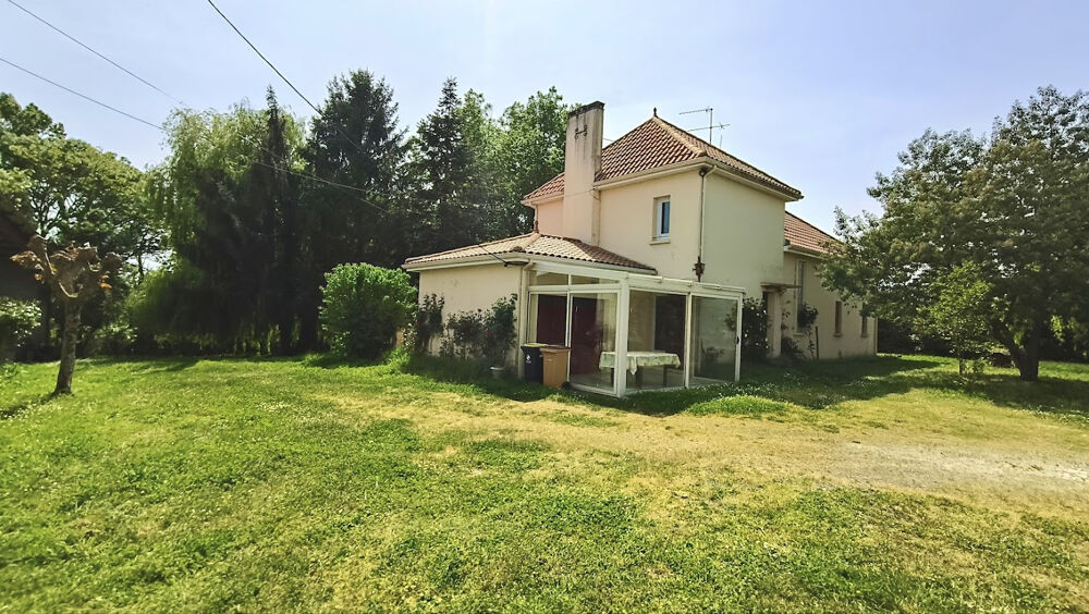 Maison familiale + grand hangar : un bien rare aux portes de Blaye !