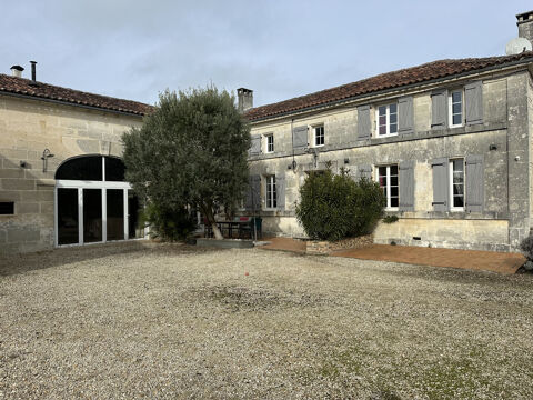   Maison de caract�re au c�ur de la campagne charentaise. Maison - 7 pi�ce(s) - 230 m�