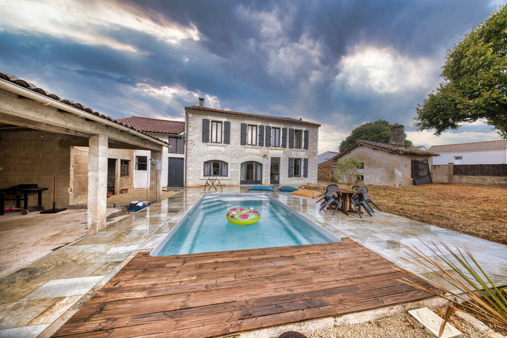 Maison Charentaise rénovée Saint Brice -proche du Golf.