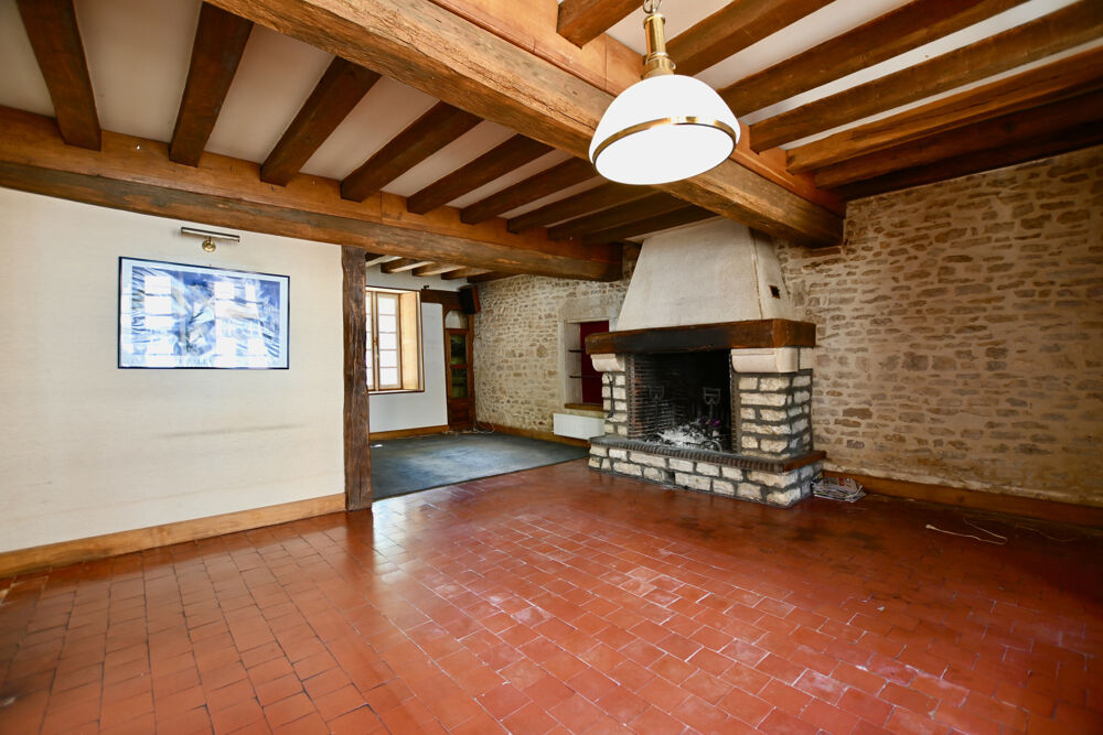 Maison de ville au coeur de lIsle-sur-Serein