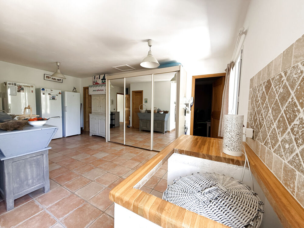 à vendre  Maison Saint-Paul-en-Forêt (83440)