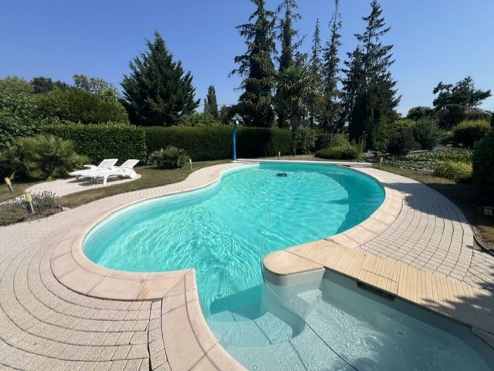 Superbe maison individuelle avec grand terrain et piscine