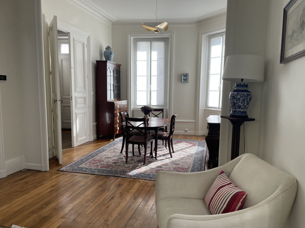 COGNAC MAISON DE CARACTERE ENTIEREMENT RENOVEE 5 CHAMBRES UN BUREAU UN JARDIN PROCHE DU JARDIN PUBLIC ET DE LA