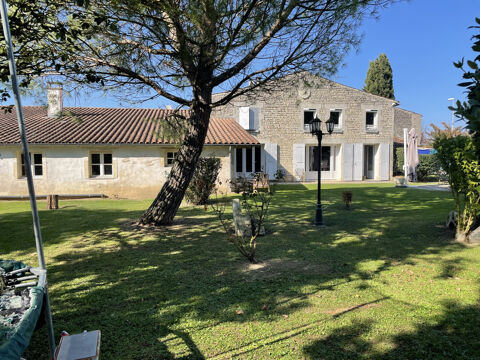   PRIGNAC MAGNIFIQUE PROPRIETE DE 290 M2 PARC DE 7500 M2 GITE DE 130 M2 GARAGE DE 60 M2 DEPENDANCES DE 190 M2 Propri�t�/ch�teau - 15 + pi�ce(s) - 420 m�