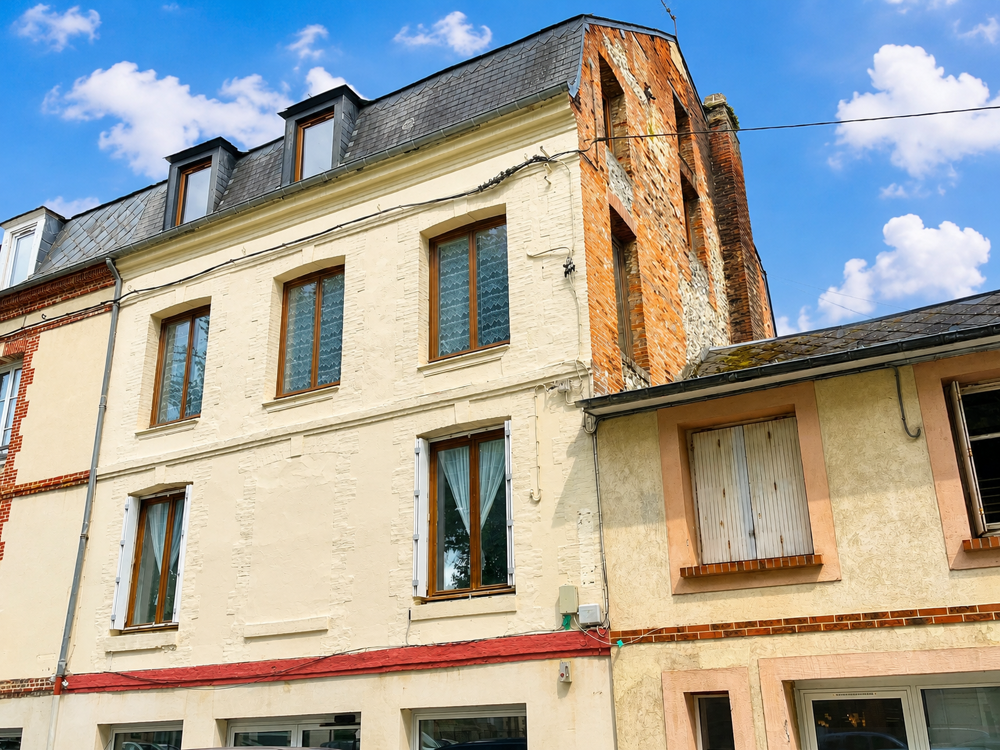HONFLEUR CENTRE - BEL APPARTEMENT T2 DE 52 M2 - CHARME, LUMINOSITE ET VIE A PIED - 1ER ETAGE SANS ASCENSEUR -