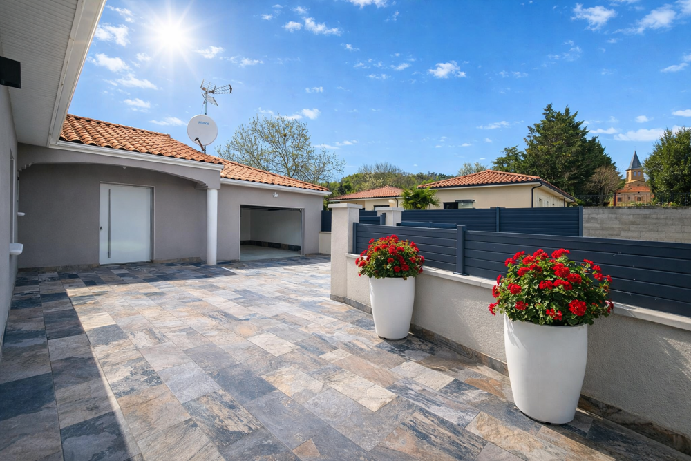MAISON FAMILIALE CONTEMPORAINE DE PLAIN PIED