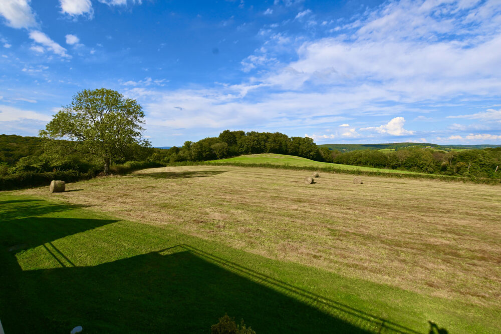 Ancien corps de ferme vue sur le Parc du Morvan.