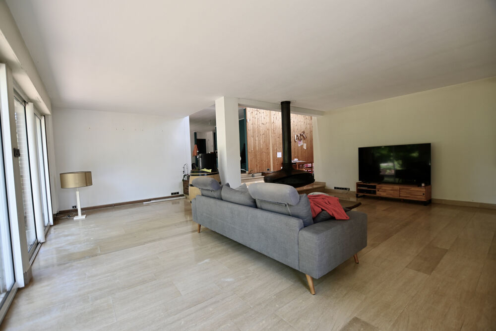 Ensemble immobilier aux portes d'Auxerre avec habitation familiale, parc arboré et revenu locatif