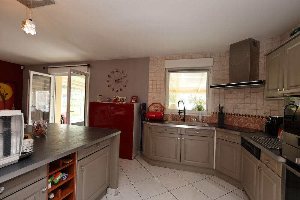 Vente Maison Proche de Metz à HAYES à Maison récente 147 m2 4 chambres, grand terrain  piscine et garages Hayes