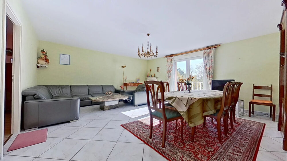 Thionville dans petite copropriété, appartement F4 avec deux chambres, garage double.