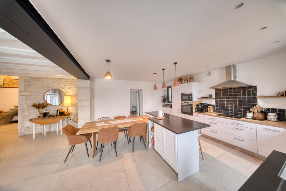 Maison Charentaise rénovée Saint Brice -proche du Golf.