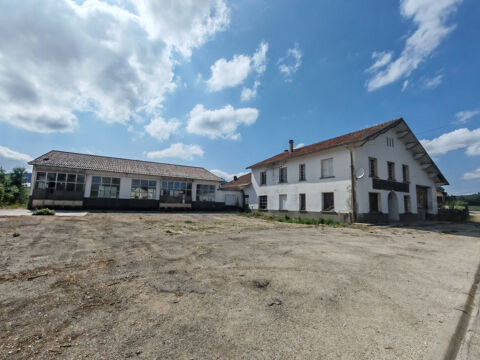   maison avec entrepot et garage Propri�t�/ch�teau - 7 pi�ce(s) - 160 m�