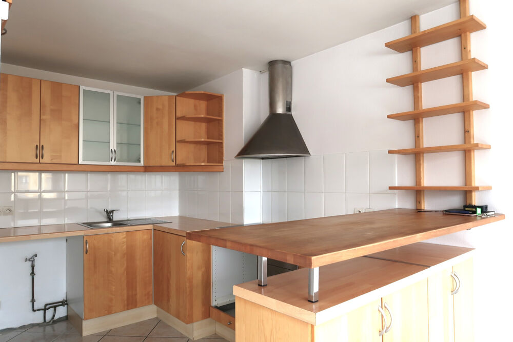 LONGWY, FACE A LA GARE FERROVIAIRE SUR LA BELLE PLACE LECLERC APPARTEMENT LIBRE DE SUITE DE 84M2 + UNE CAVE P