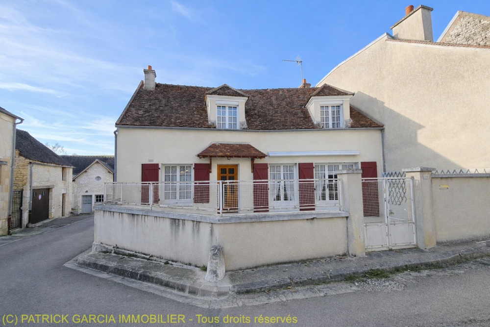 Maison avec dépendance, caves et jardinet IRANCY