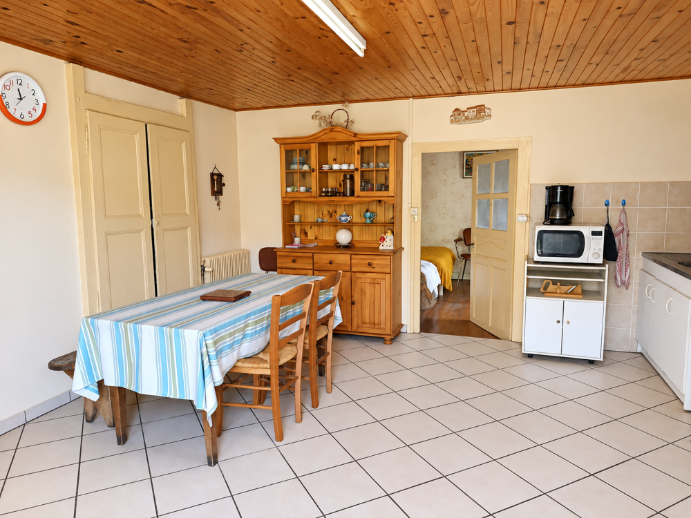 Maison en pierre 3 chambres Plus de 150 m2 de potentiel supplémentaire