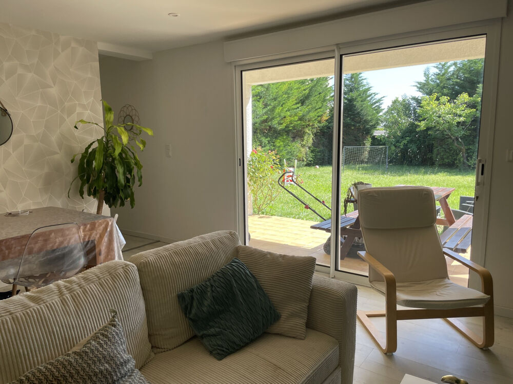 APPARTEMENT SIS AU REZ DE CHAUSSEE TROIS CHAMBRES TERRASSE JARDIN DE 858 M2