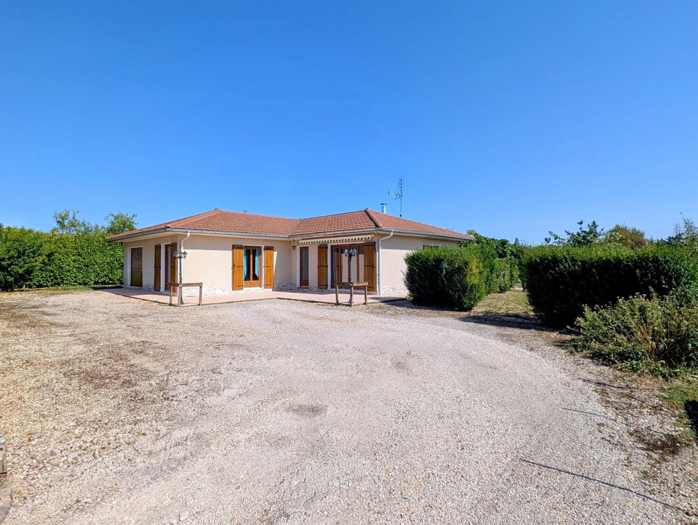 Maison plain pied en centre village