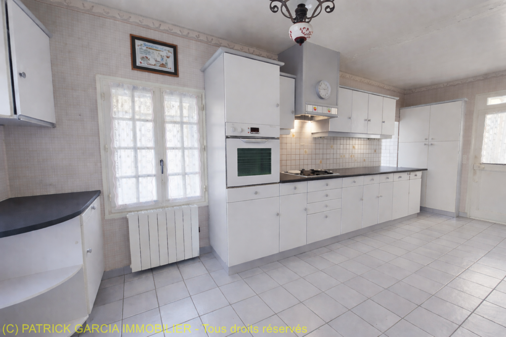 Maison avec dépendance, caves et jardinet IRANCY