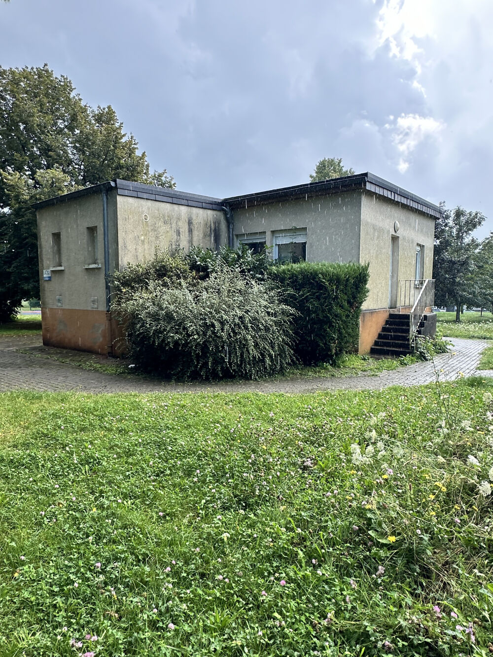 ANCIENNE MAISON MEDICALE DE 75.50m2 sur 3.54 ares
