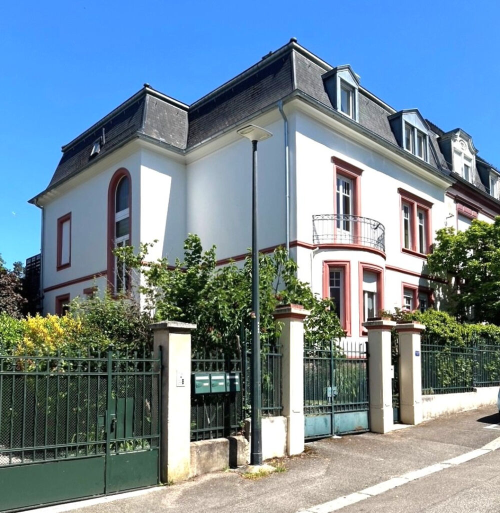 Vente Maison Mulhouse bas Rebberg Maison bourgeoise de 385 m2 sur 3 niveaux 12 pièces 9 chambres sur 5.10 ares de terrain. Mulhouse