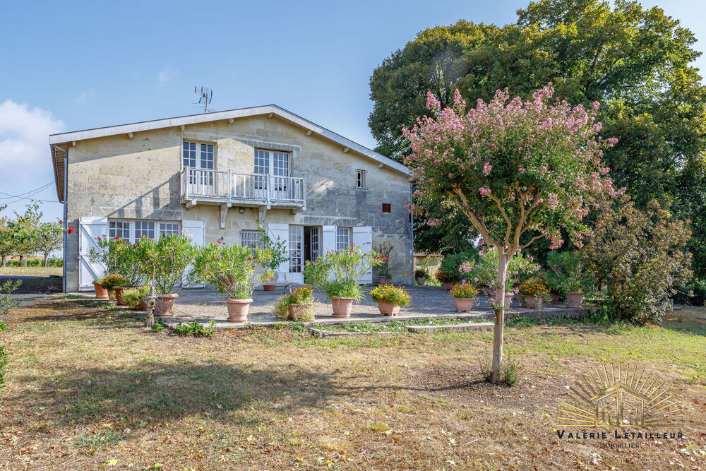 Maison de charme 358m2 habitables sur une parcelle de 10 000 m2 avec vue dégagée