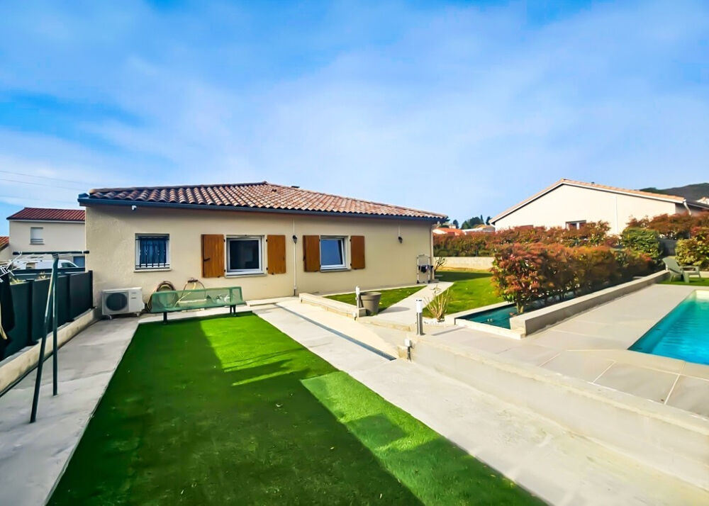 PLAIN PIED FAMILIALE AVEC PISCINE