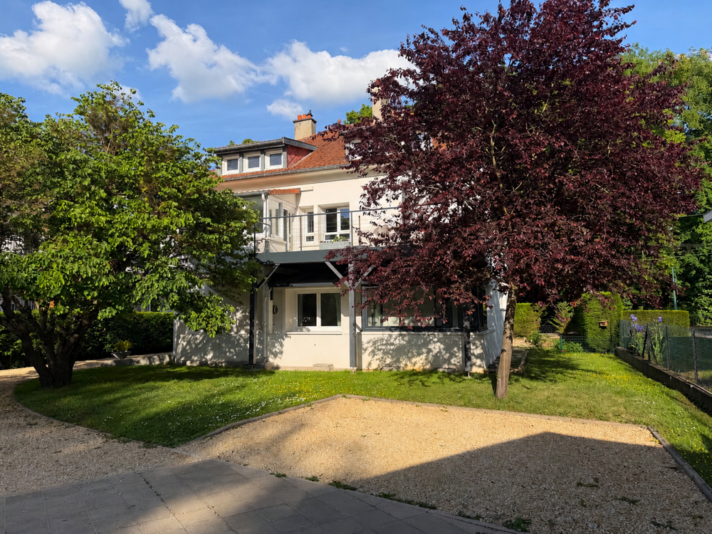 PARFAIT ETAT ! METZ QUEULEU GRANDE MAISON INDEPENDANTE DE 206 M2 6 CHAMBRES 2 GARAGES et JARDIN