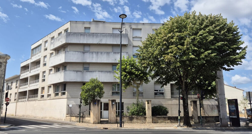 Talence T2 de 37.42 m2 1 chambre avec balcon et place de parking au 1er étage d'une résidence avec ascenseur d