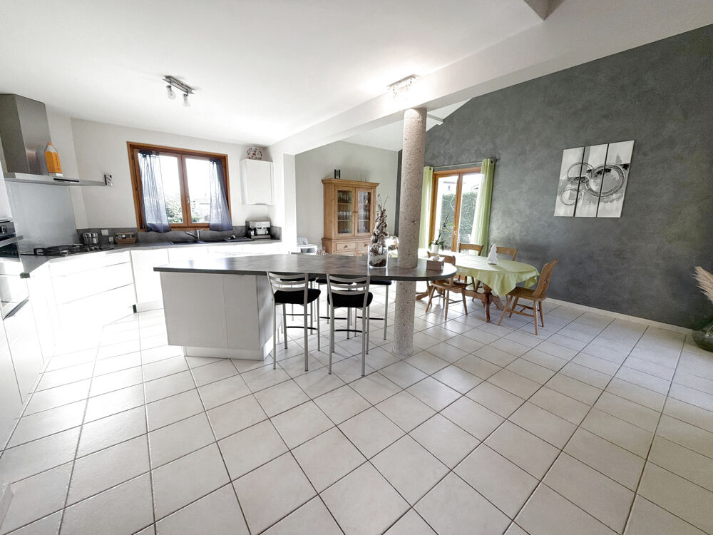 Vente Maison MAISON 7 pièces 178m2 + sous-sol complet + garage annexe + piscine Pélussin