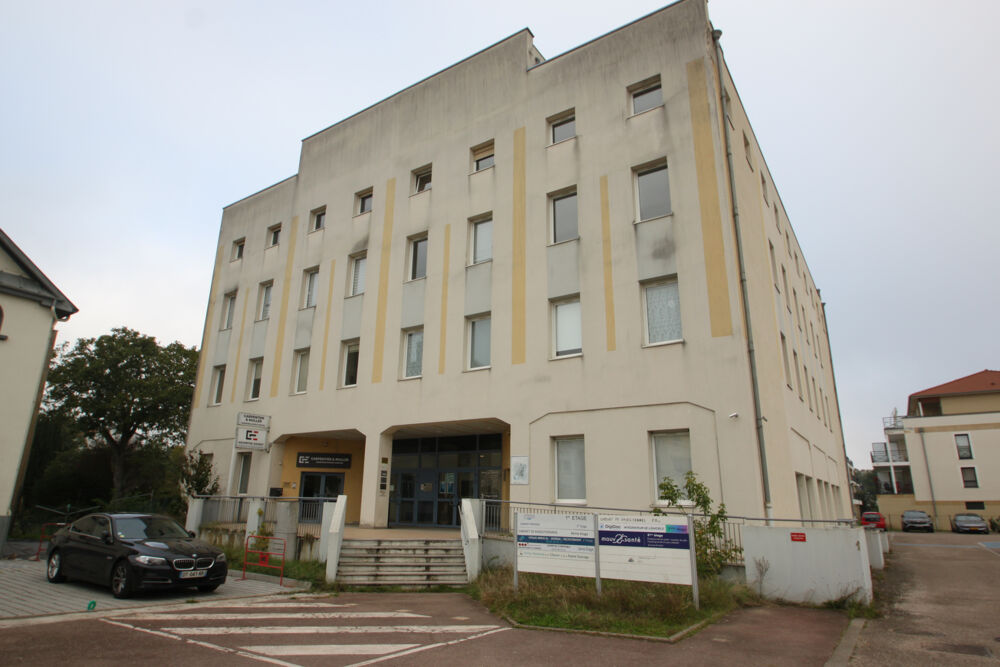   Local professionnel de 121 m2 clé en main   idéal cabinet médical ou bureaux, avec ascenseur et 3 parkings 