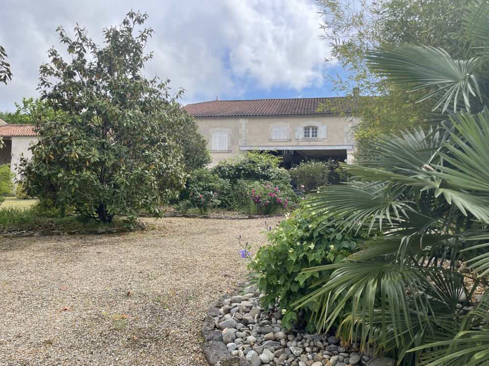 � vendre  Propri�t�/ch�teau Saint-Brice (16100)