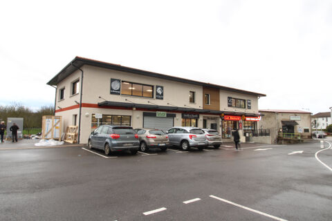 A louer  grand local commercial 836 38160 St romans