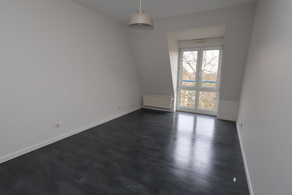 Location Appartement METZ SABLON Place Saint Livier appartement T 4 de 116 m2 3 chambres balcon garage et climatisation Metz