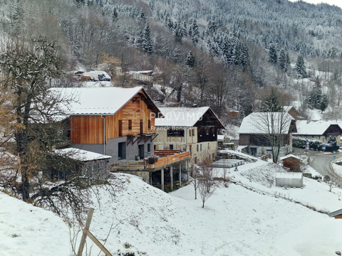   Vaste maison de village de montagne, 275 M2, 4 chambres dont un gite Maison - 7 pi�ce(s) - 277 m�