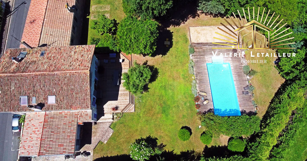 Vente Maison Magnifique maison de caractère de 368m2 avec une dépendance dans un écrin de verdure de plus de  2000m2 Carbon blanc