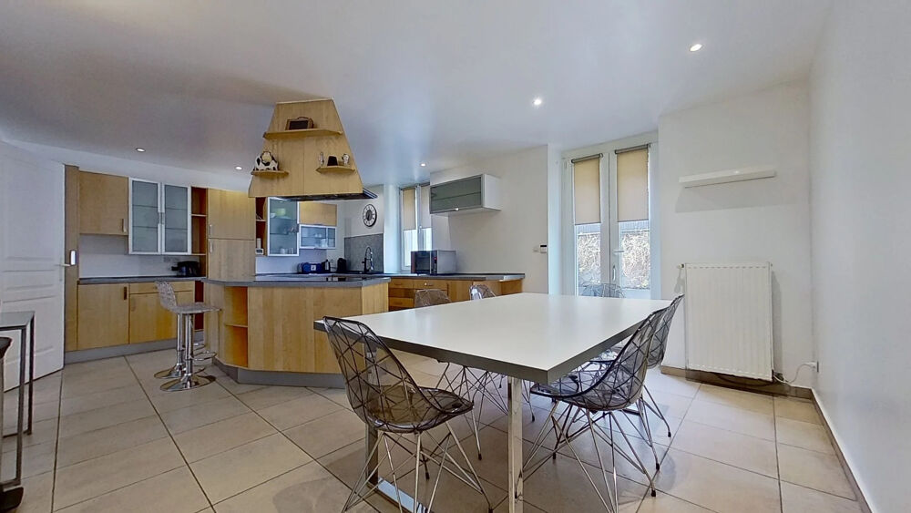 THIONVILLE, Appartement atypique de 149 m2 au sol avec entrée indépendante, terrasse et garage Impasse priv
