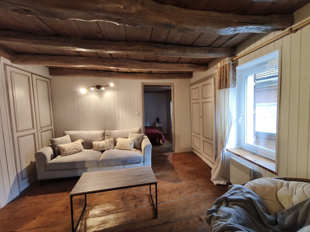 maison en pierre avec terrasse