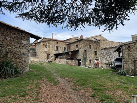 Superbe corps de ferme, rénové, sur terrain de 3000m2 398000 Bourg-Argental (42220)