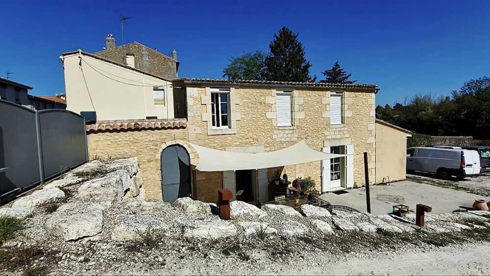 Vente Maison Maison en pierre de charme   Blaye centre   Terrain 1 212 m2   DPE C Blaye