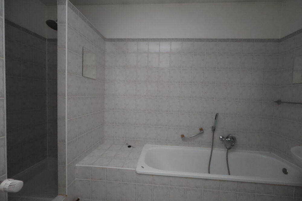 METZ SABLON Place Saint Livier appartement T 4 de 116 m2 3 chambres balcon garage et climatisation