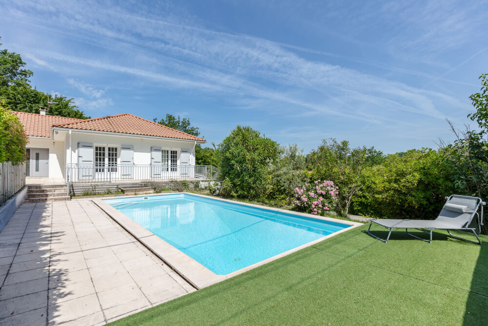 Vente Maison Nouveauté Maison familiale rénovée avec piscine au cœur du bourg de Pompignac Pompignac
