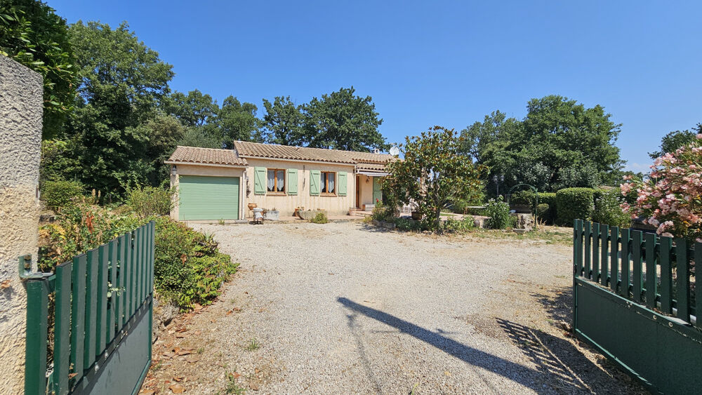 Bagnols-en-Forêt Villa de plain-pied 4 pièces de 90 m2 sur terrain de 1 020 m2