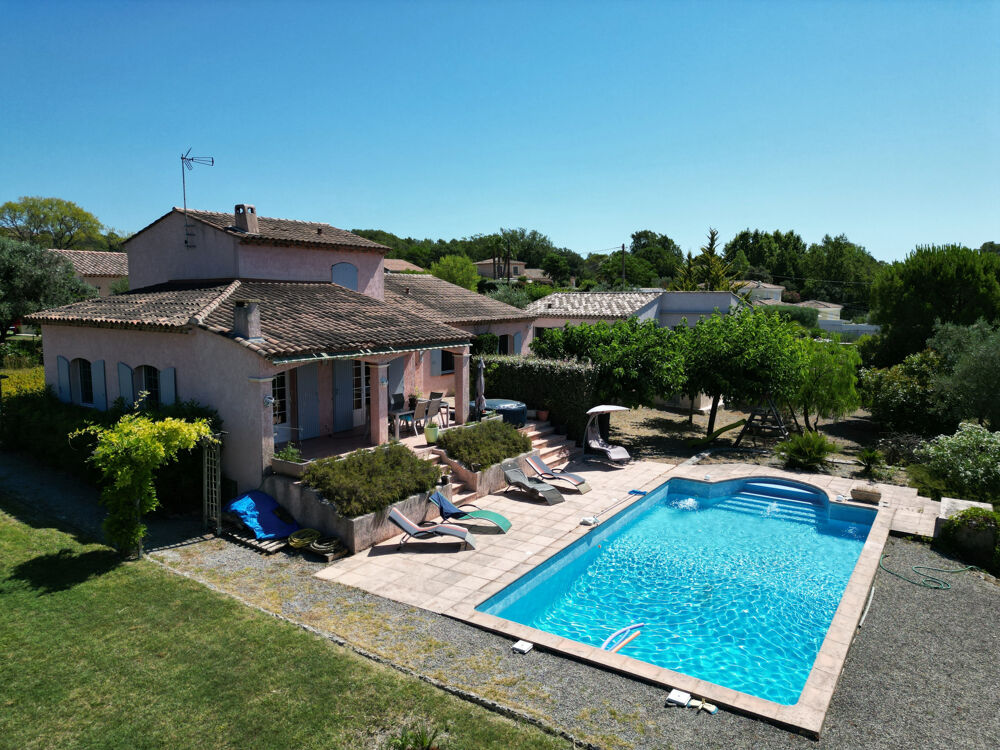 Bagnols-en-Forêt Deux villas sur un terrain arboré de 2 598 m2 avec piscine et double garage