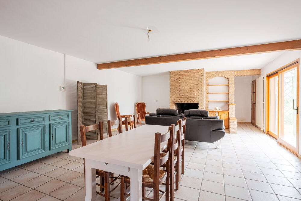 SAINT-SAUFLIEU - MAISON AVEC ENTREE SOUS PORCHE