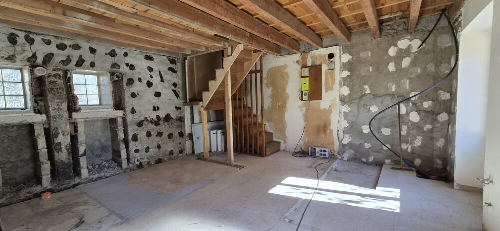 Vente Maison MAISON DE VILLAGE EN PIERRE, AVEC COUR ET STATIONNEMENT. Montalieu vercieu