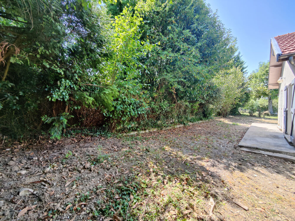 Maison à réinventer avec jardin au calme - Dolomieu