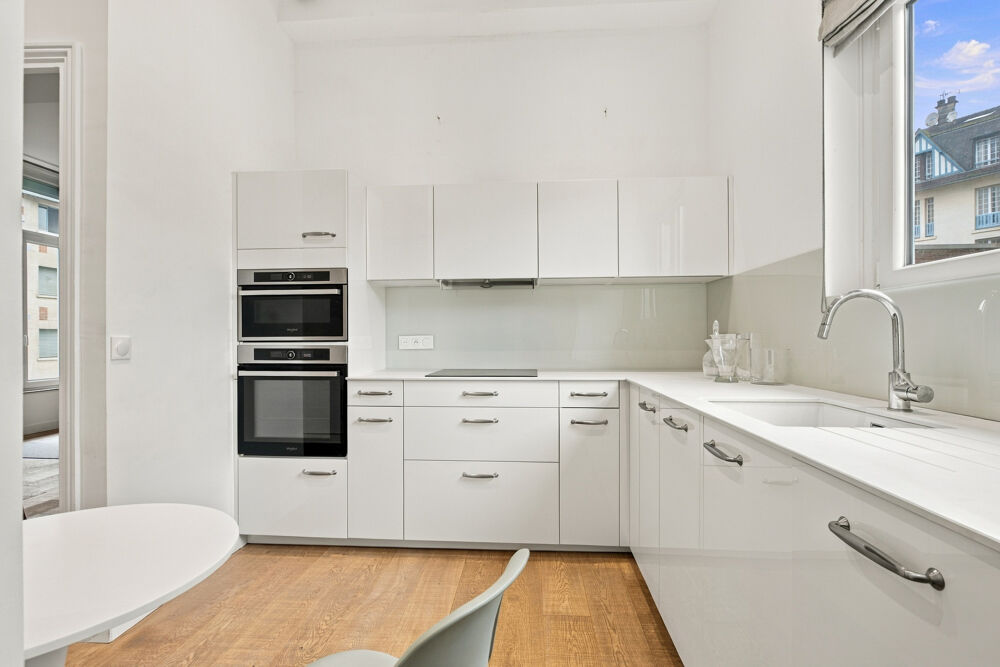 Vente Appartement DEAUVILLE HYPERCENTRE   SUPERBE APPARTEMENT 3 PIÈCES DE 75,54 M2   2 SUITES - 1ER 2TAGE AVEC ASCENSEUR - CHARM Deauville